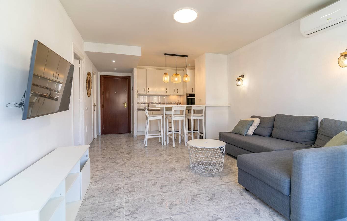Foto 4 von 17: Appartement am Strand mit Wi-Fi, AC, Pool und Küche - 2,5 km bis Playa de los Boliches