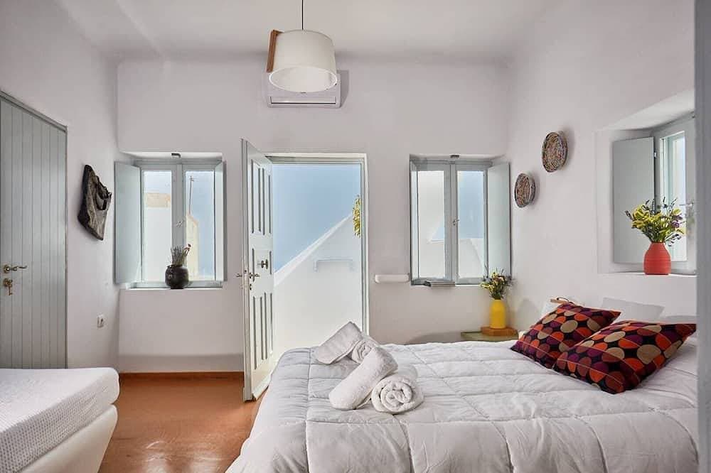 Foto 2 von 19: Santorini-Schätze Bougonvilea Villa traditionell