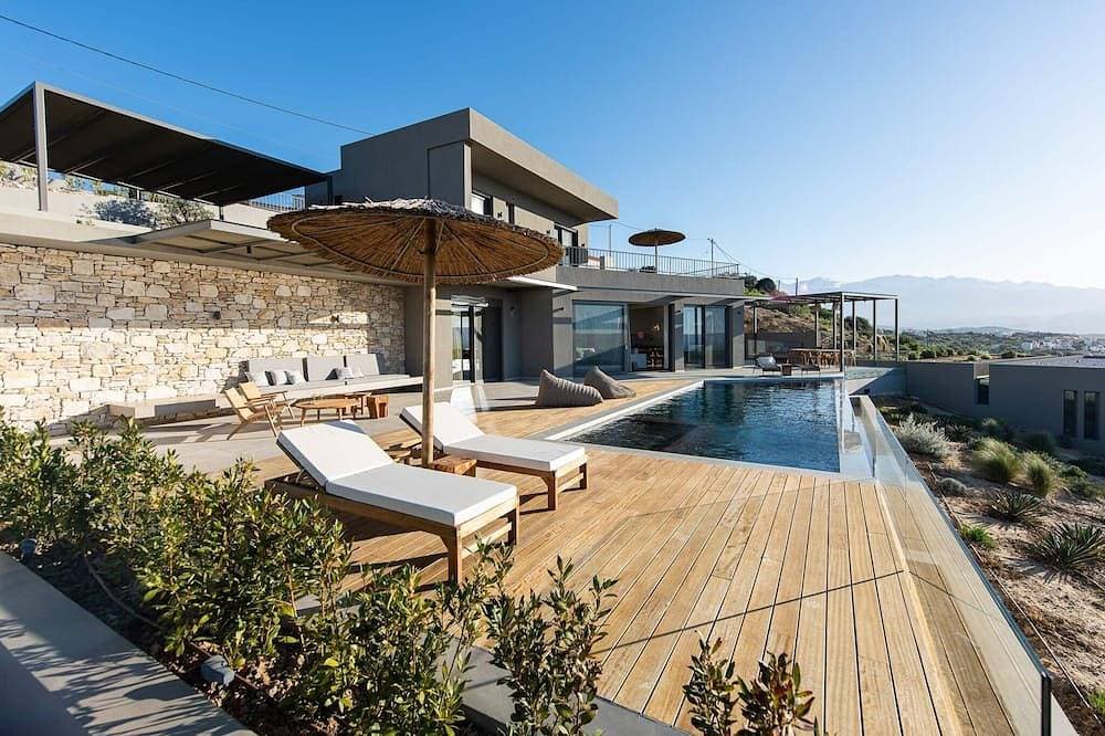 Foto 13 von 23: Villa Aurivis, Divine Sea Views, Private Infinity Pool, Furnished Terrace,.