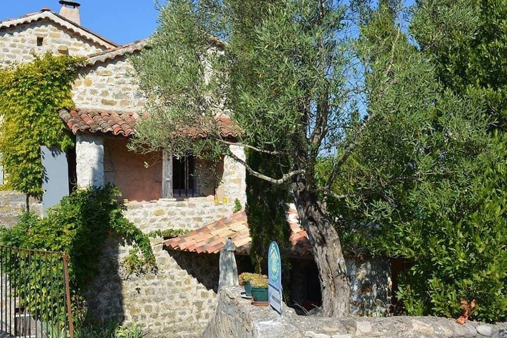 2-Zimmer-Haus mit Klimaanlage und Haustiere erlaubt in Grospierres 1