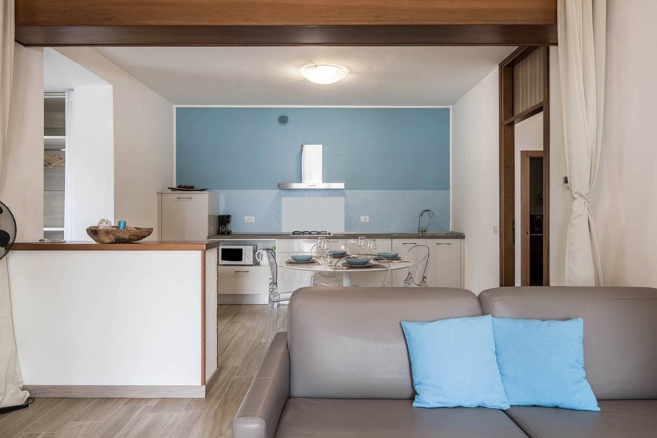 Foto 9 von 26: Moderne Ferienwohnung "Fiocco" mit Seeblick, WLAN, Klimaanlage und Terrasse