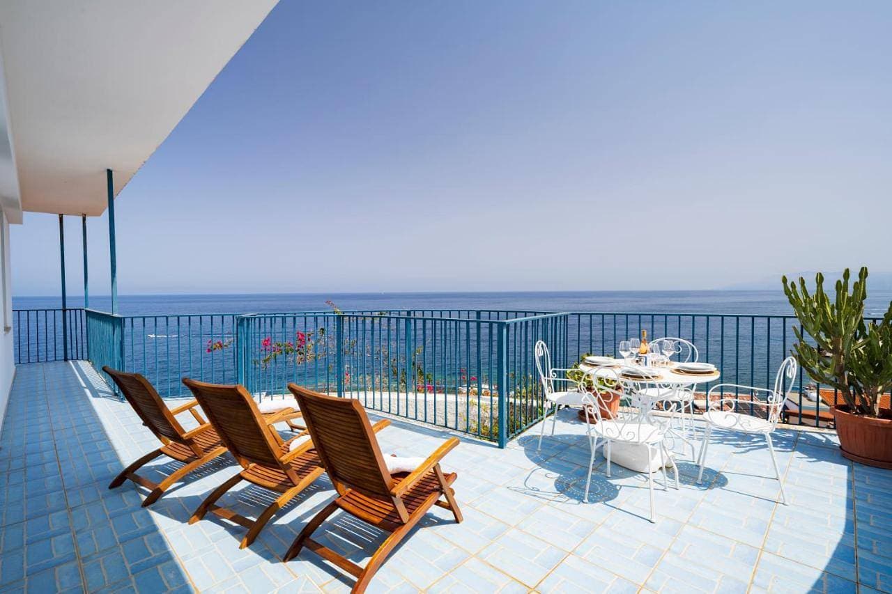 Foto 4 von 29: Two-Bedroom Apartment with Sea-View Terrace - 131