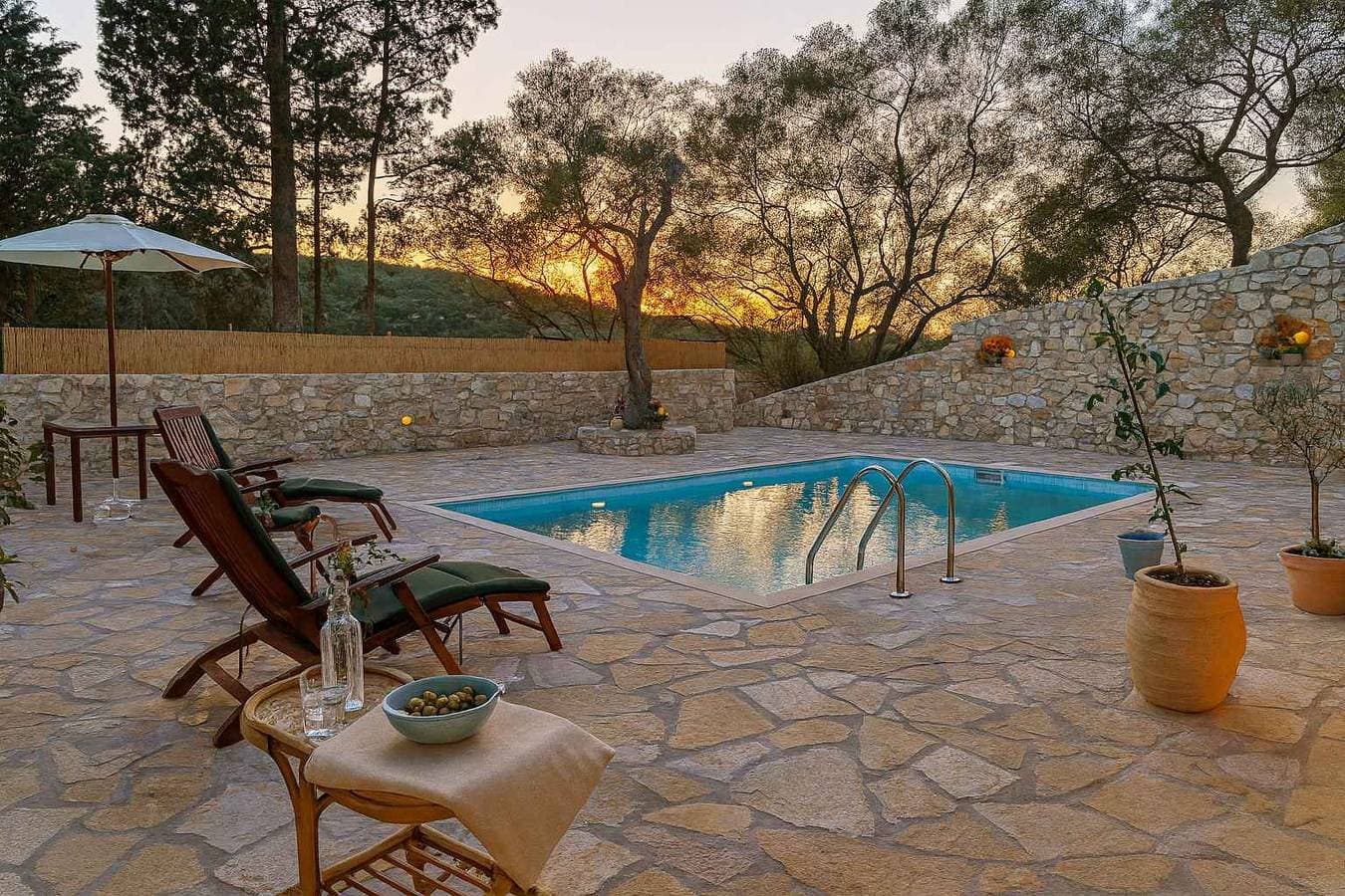Foto 4 von 23: Dive into Summer - Kirki's Cozy Pool Gem on Paxoi