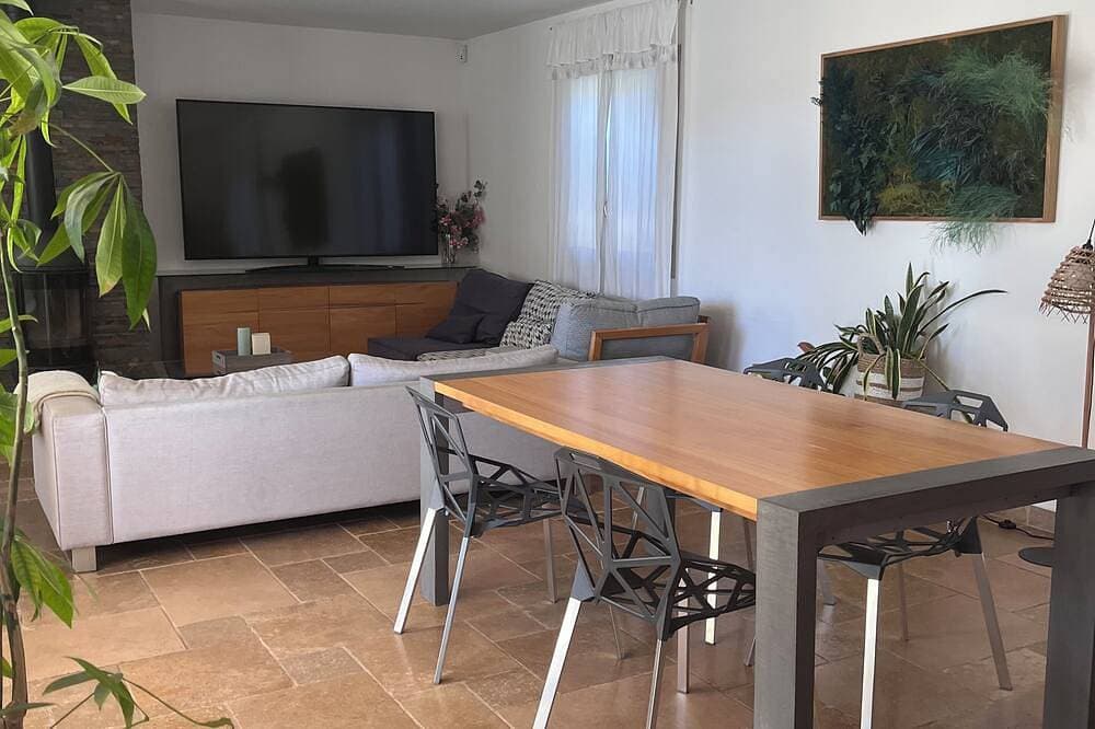 Foto 13 von 30: Charming house 180m2, very quiet, swimming pool, enclosed grounds. 1/4 h from beaches