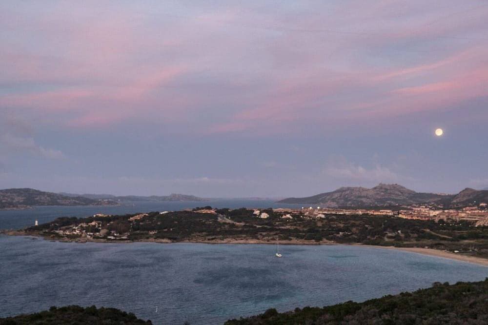 Foto 6 von 7: Panoramavilla mit Garten- und Meerblick inmitten des mediterranen Gebüschs