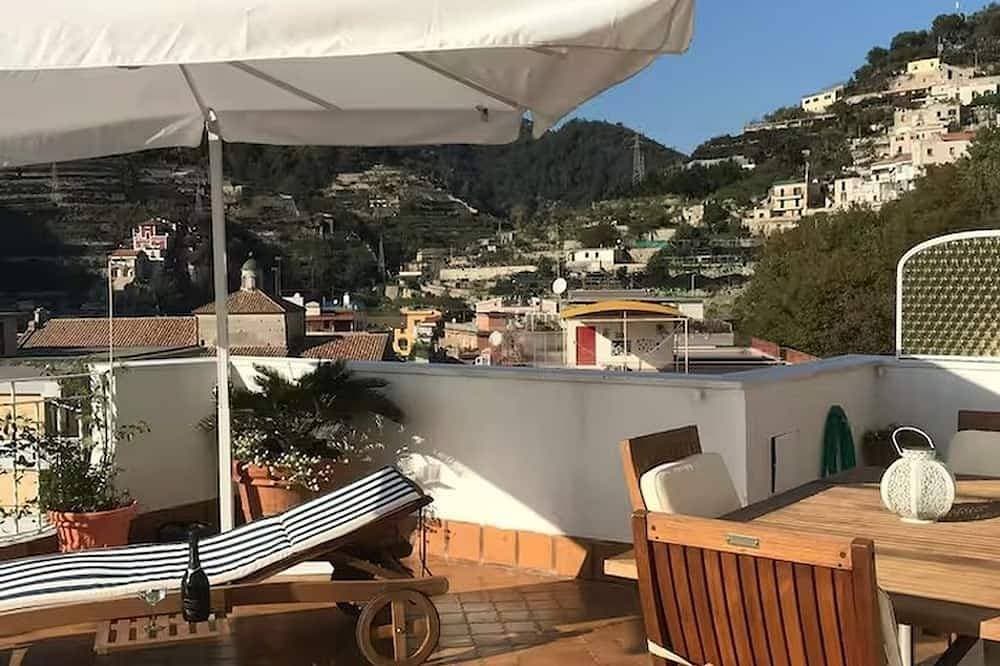 Foto 12 von 13: Appartamento situato a Maiori  costiera amalfitana con ampio terrazzo panoramico