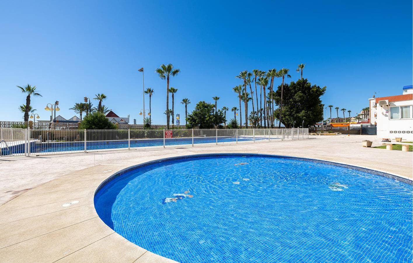 Foto 8 von 21: Appartement am Strand mit Pool und Terrasse