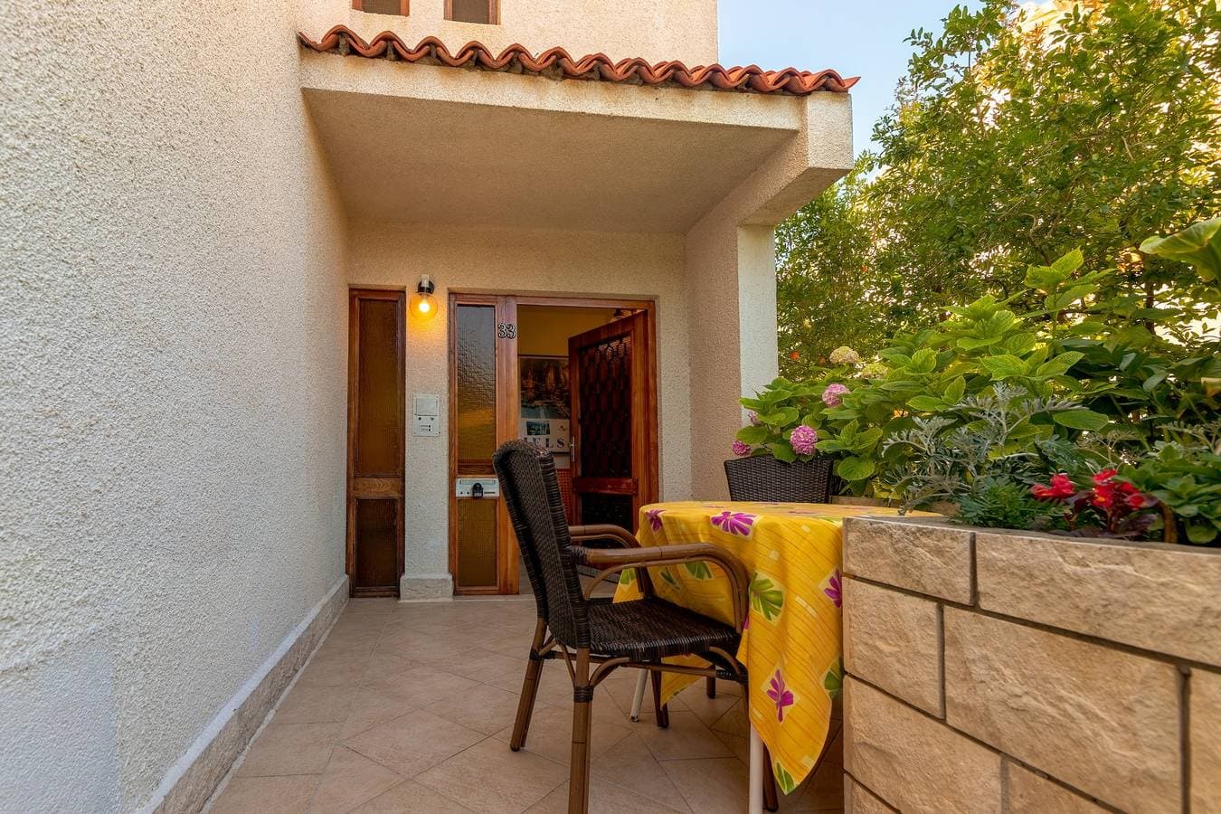 Foto 12 von 32: 1-Zimmer-Ferienwohnung mit Terrasse und Meerblick Jelsa, Hvar A-4017-a