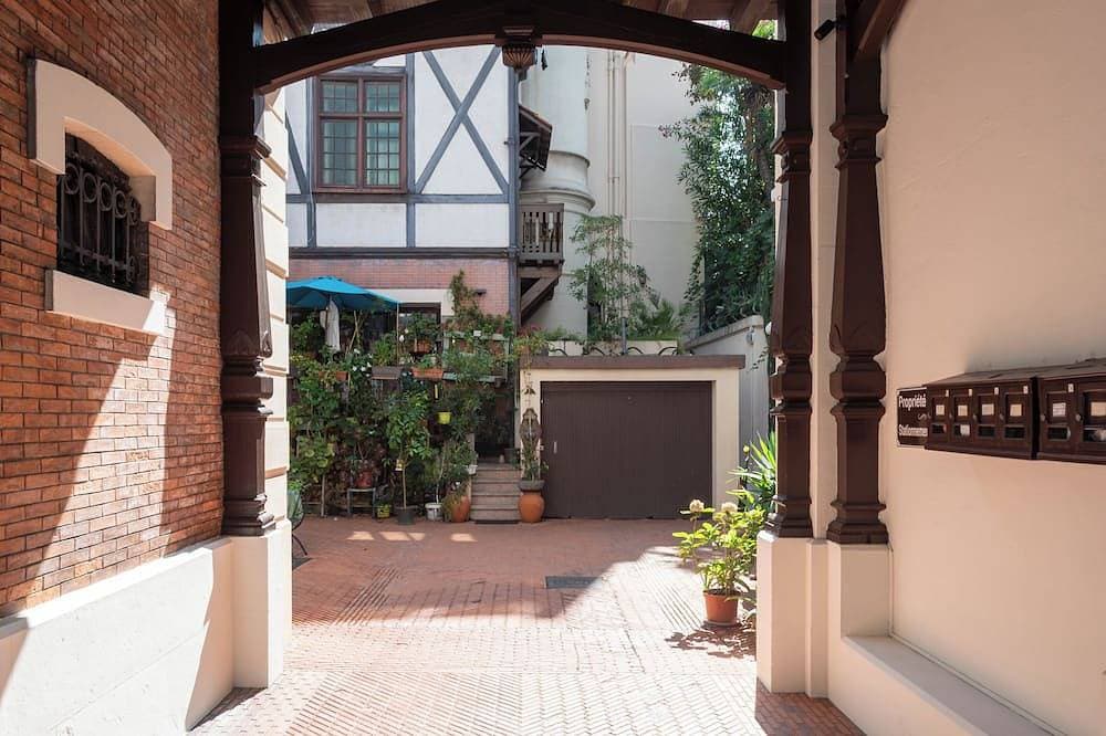 Foto 10 von 27: Cozy 2-Br Apartment, 1 min from the Beaches