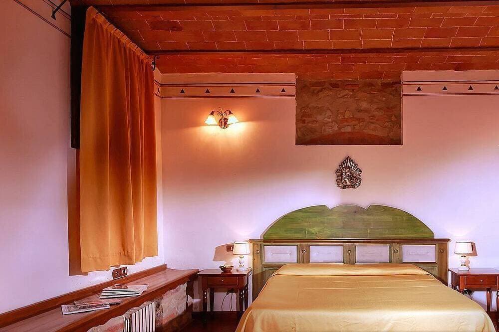Foto 3 von 22: Casa Ramisia E: A characteristic and welcoming apartment that is part of an ancient country house surrounded by a wonderful park, with Free Wi-Fi.