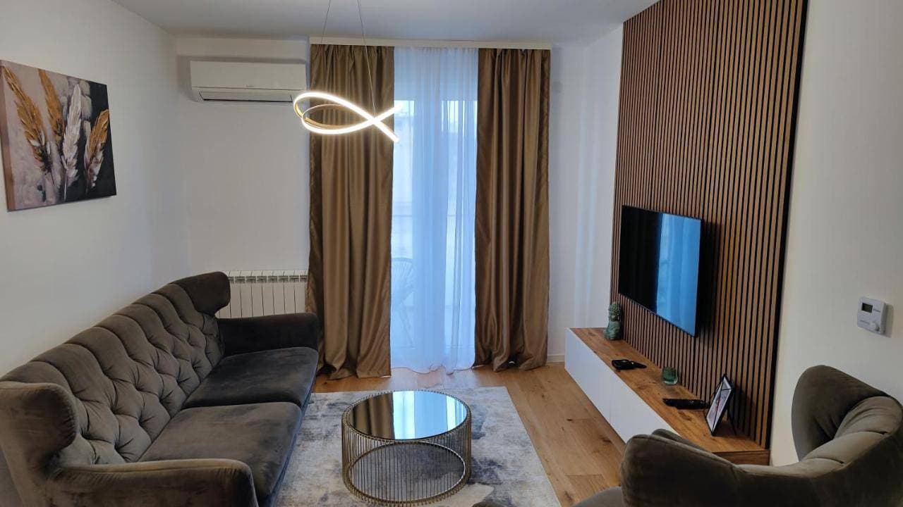 Lux Apartment Divine with Private Parking Garage 1