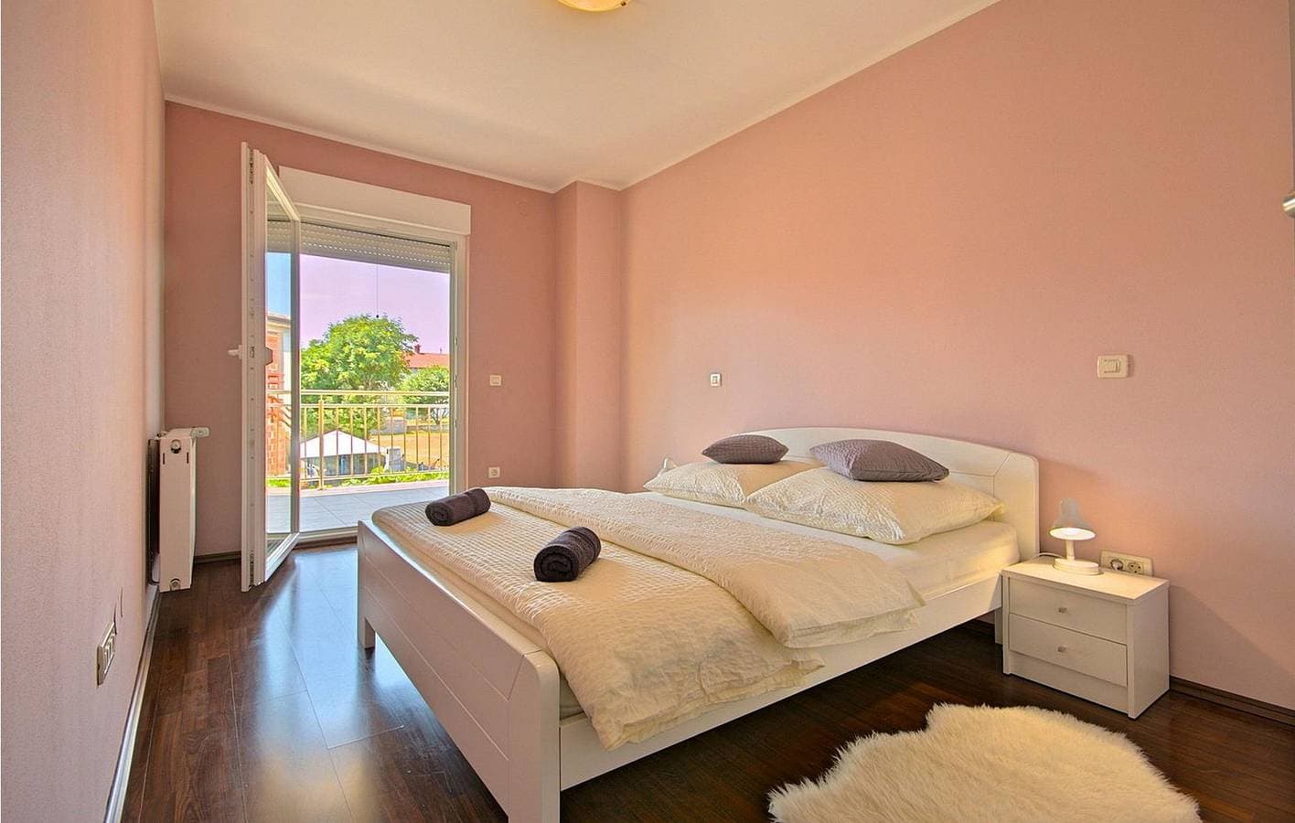 Foto 3 von 29: Gemütliche 2-Zimmer-Wohnung mit Pool und Terrasse in der Nähe des Stadtzentrums
