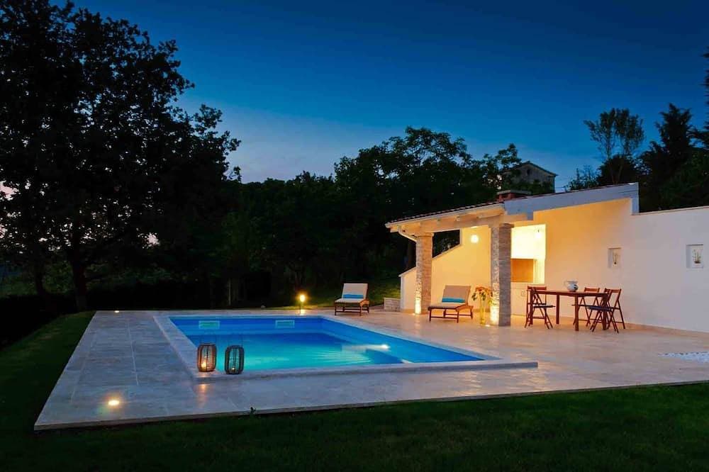 Villa im Grünen mit eigenem Pool eingetaucht  nicht weit von Porec Strände! 1