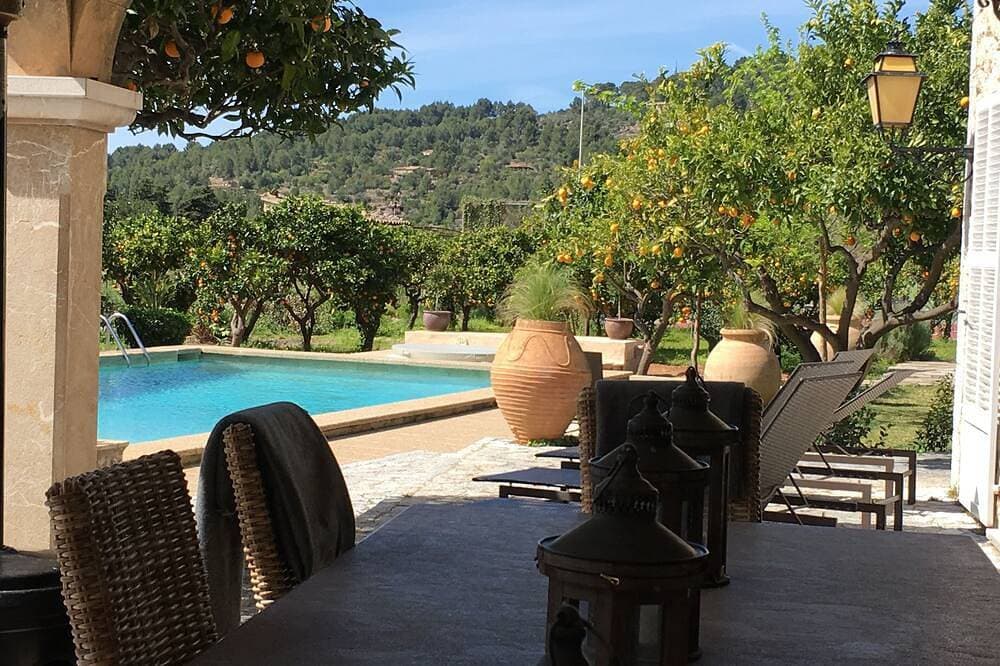 Foto 13 von 21: Exklusive Finca mit Swimmingpool und Tennisplatz, mit Bergblick