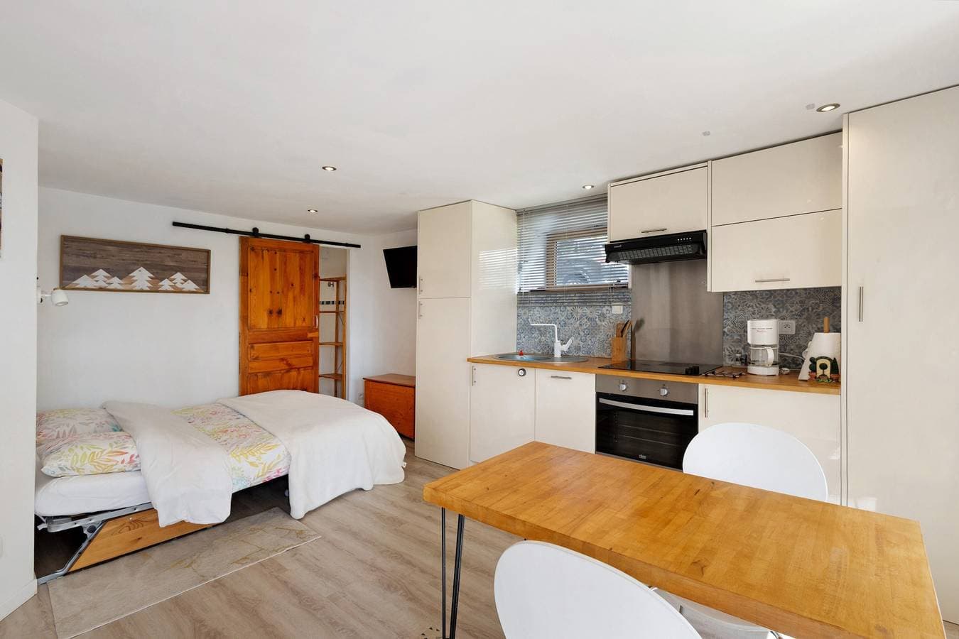 Foto 4 von 27: Studio-Apartment 'Sorbier Des Oiseaux' mit Bergblick, privater Terrasse und WLAN