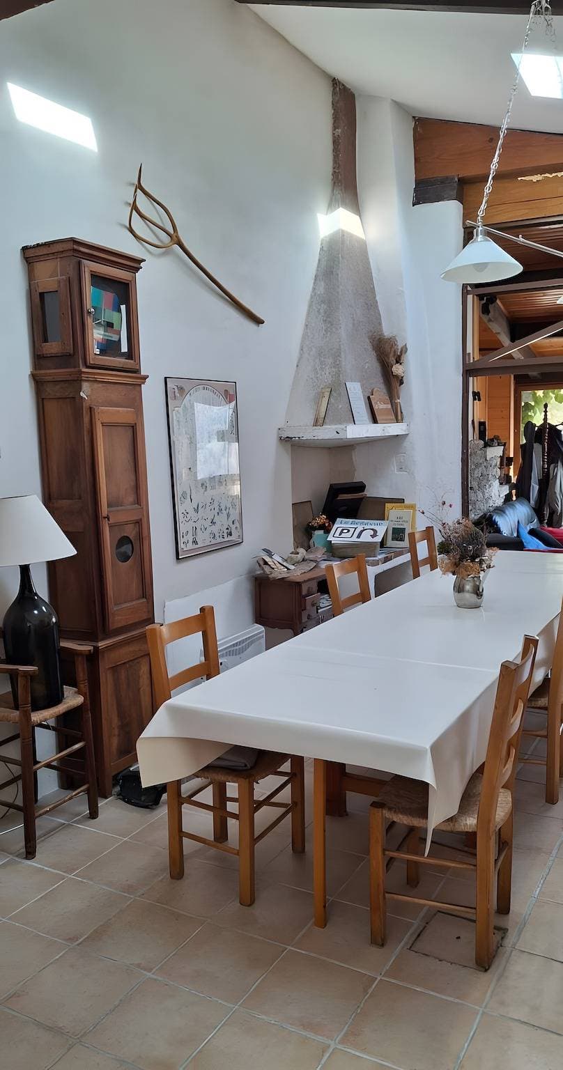 Foto 11 von 26: Zimmer 'Tournesol' mit Bergblick, Gemeinschaftsterrasse und WLAN