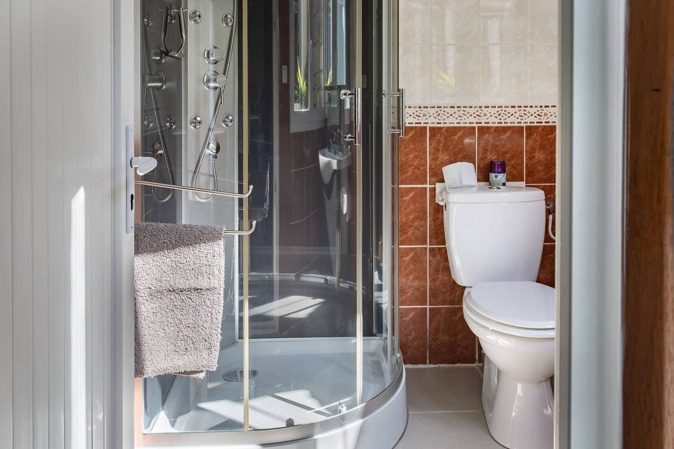 Foto 10 von 22: Bed & Breakfast 'La Charente-Chambre Naturiste' mit Gemeinschaftspool, WLAN & Klimaanlage