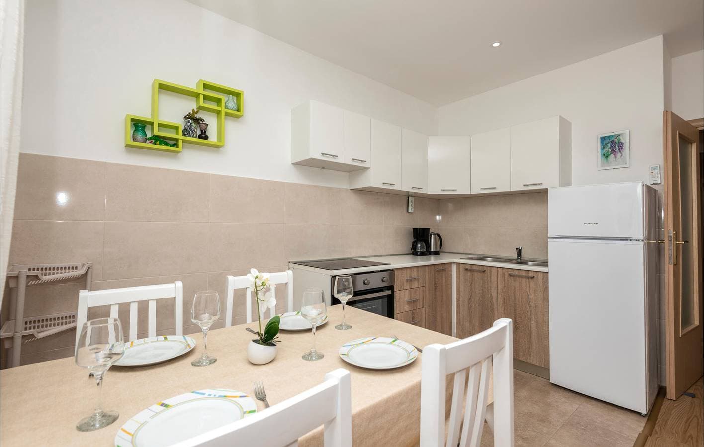 Foto 7 von 27: Gemütliches Apartment mit Meerblick in Makarska, mit Terrasse und kostenlosen Parkplätzen