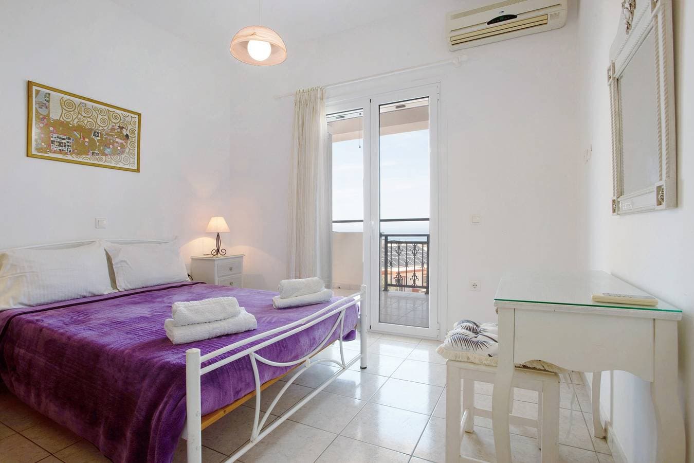 Foto 10 von 30: Ferienwohnung "Yiannis Superior Apartment" mit Meerblick, WLAN und Garten