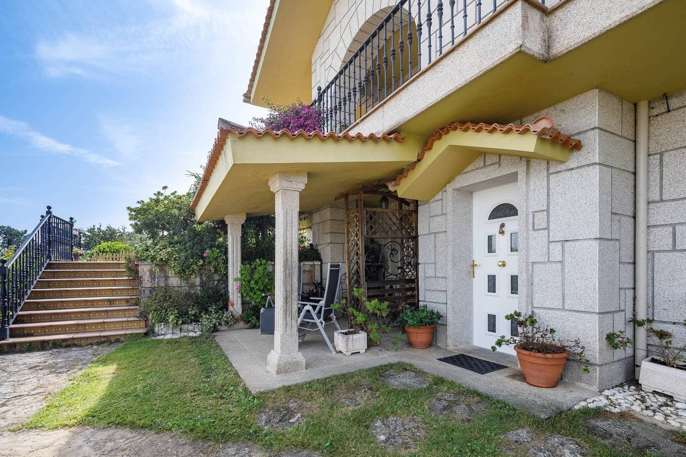 Foto 2 von 28: "Apartamento con jardin en un chale" mit Bergblick, WLAN, Garten und Terrasse