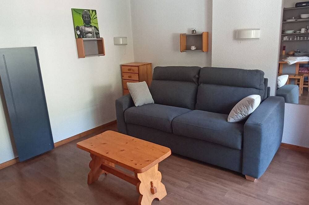 Foto 3 von 23: Gemütliches Studio mit Balkon und WiFi in Brides