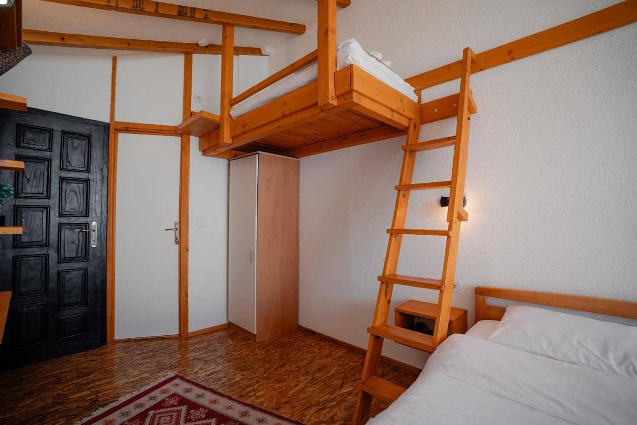 Foto 10 von 18: Triple Room with Lake View