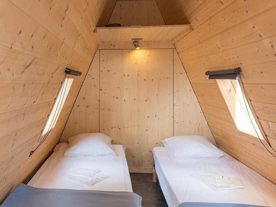 Foto 3 von 19: Flower Camping L'Ile Des Trois Rois - Einzigartig 2 personen - Cabadienne 7 m² + Kitchenette