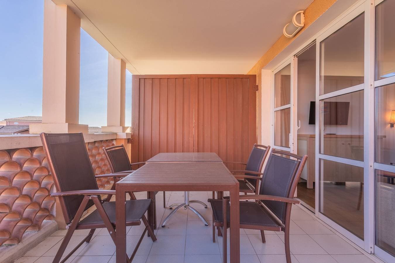 Foto 11 von 32: Einzimmerapartment 'Cap Esterel' mit Bergblick, Gemeinschaftspool und Klimaanlage