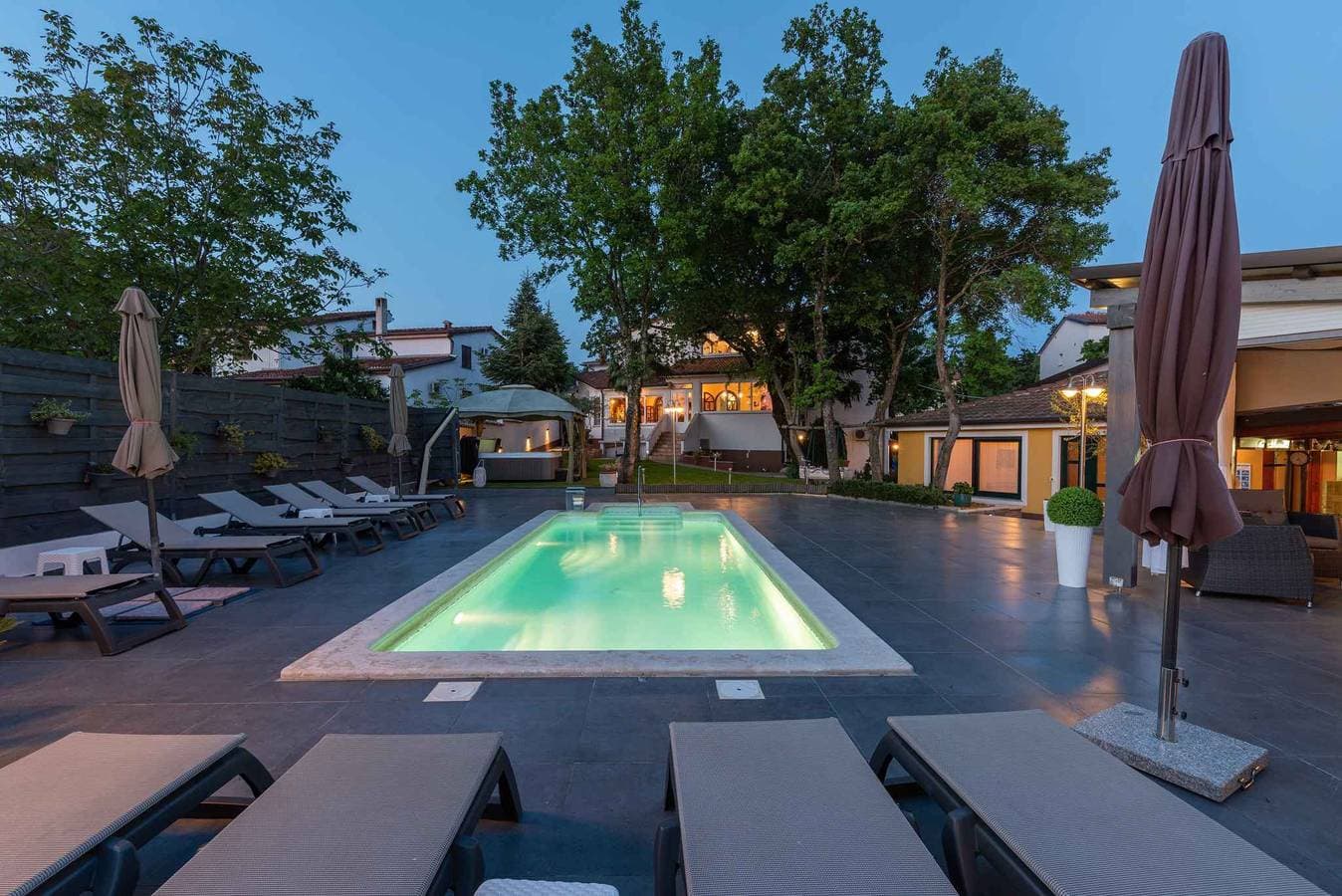 Foto 2 von 35: Ferienwohnung mit Pool und Klimaanlage