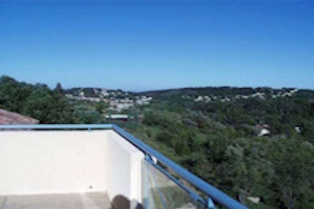 Foto 11 von 14: Dream Vacations on the French Riviera: Apartment No. 2 (35 m²) + Private South-Facing Sun Deck (16 m²)