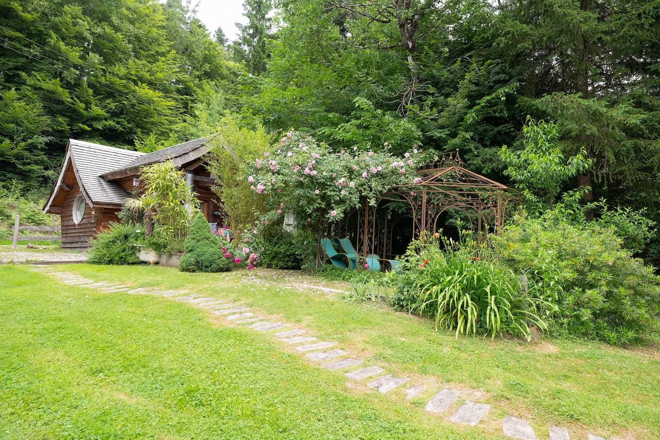 Foto 2 von 33: Chalet für Verliebte mit privater Terrasse & Garten, WLAN, Angeln, Wandern