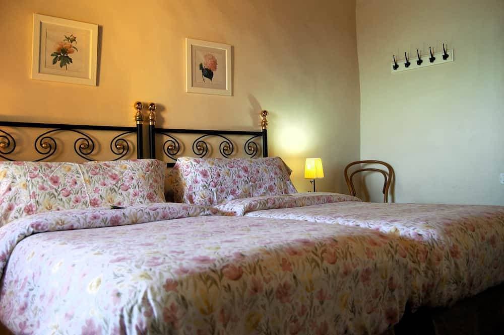 Foto 7 von 30: Villa I Schlafzimmer mit beheiztem Pool und privatem Grill