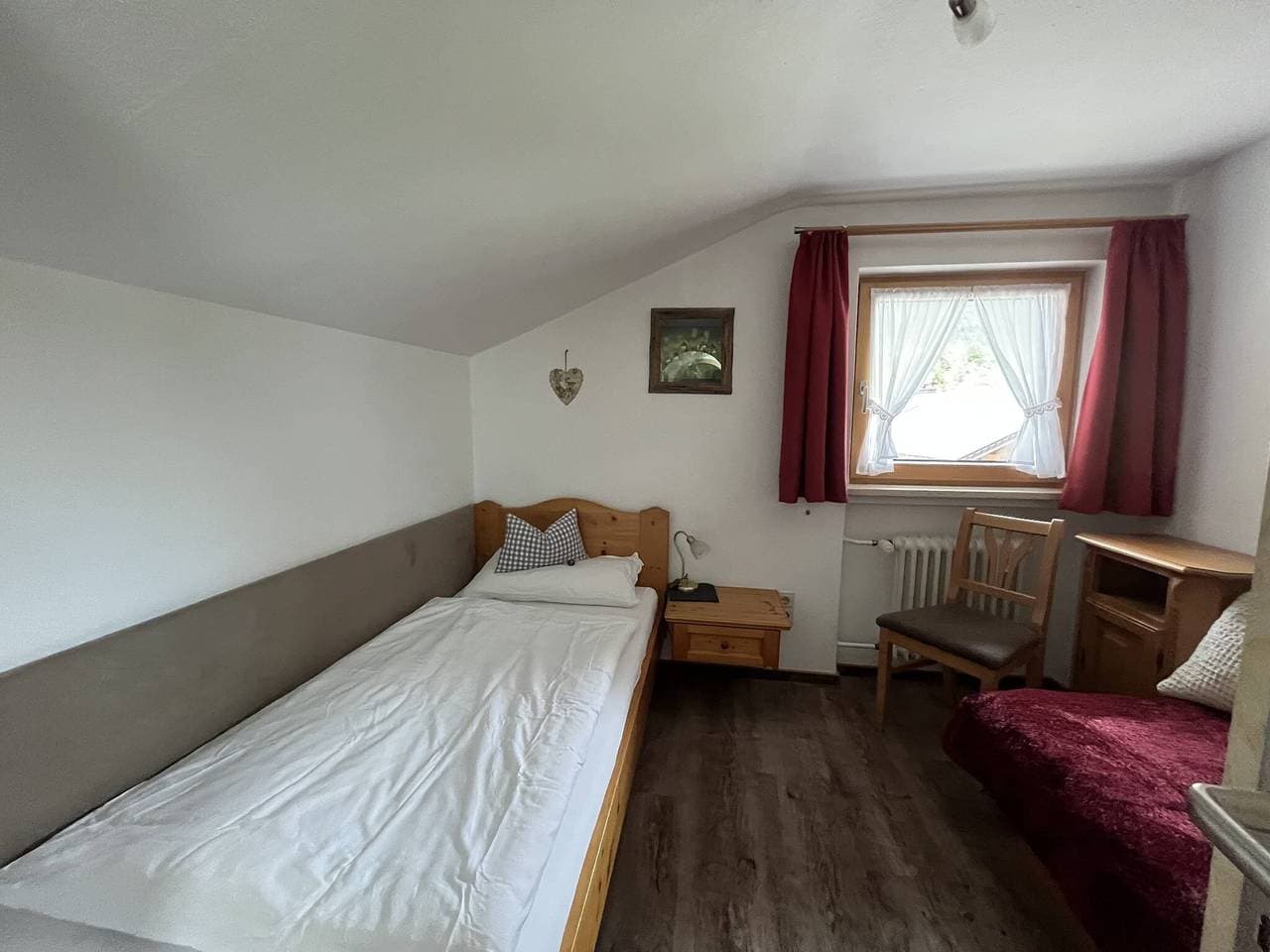 Foto 10 von 19: Ferienwohnung 2 mit Bergblick, Balkon und WLAN