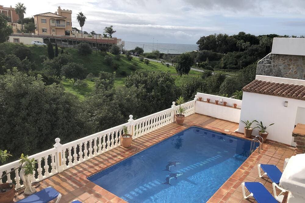 Privatvilla mit Pool, 4 Gehminuten vom Strand El Faro entfernt, Glasfasernetz 1