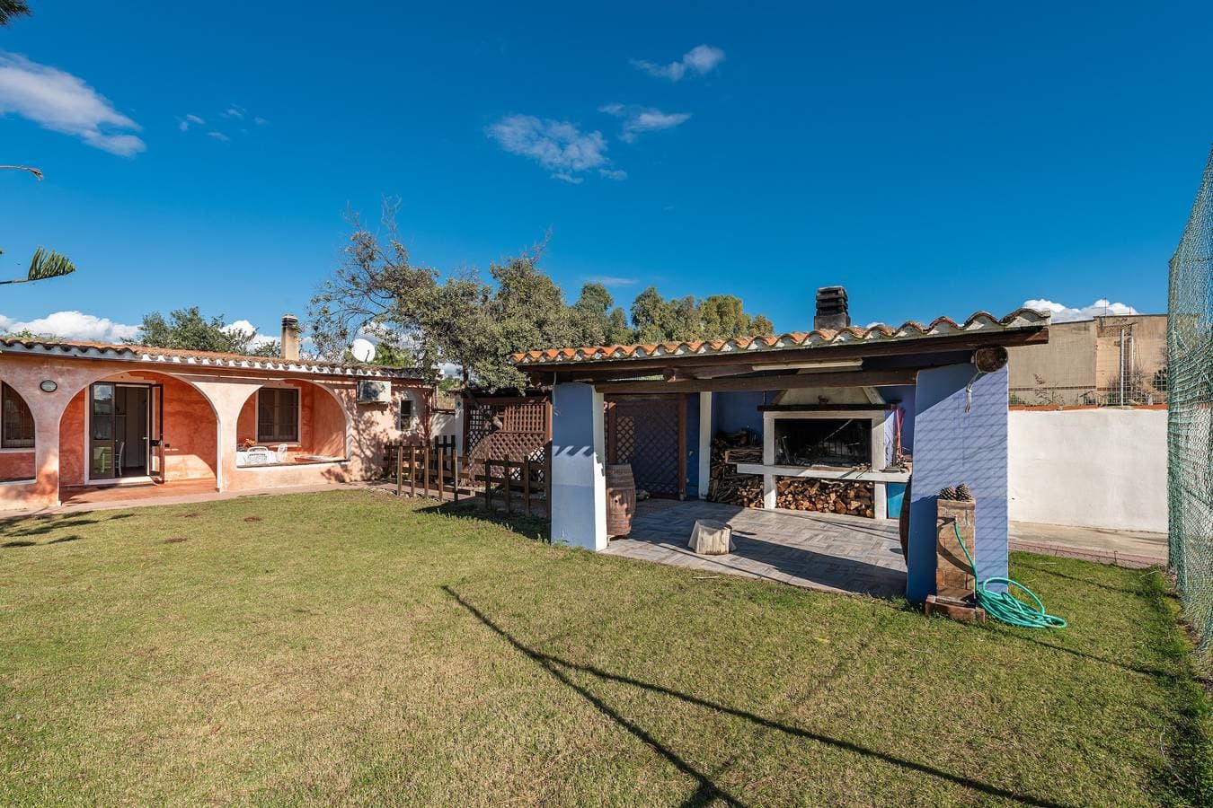 Foto 3 von 29: Haustierfreundliche Villa Serra am Meer mit privatem Tennisplatz