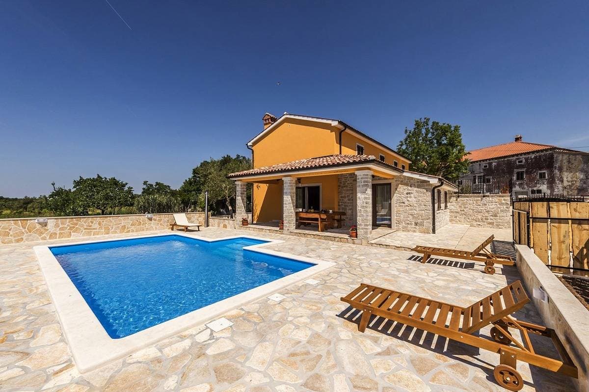 Foto 5 von 37: Geräumige Villa Marija Kloštar mit Privatem Pool