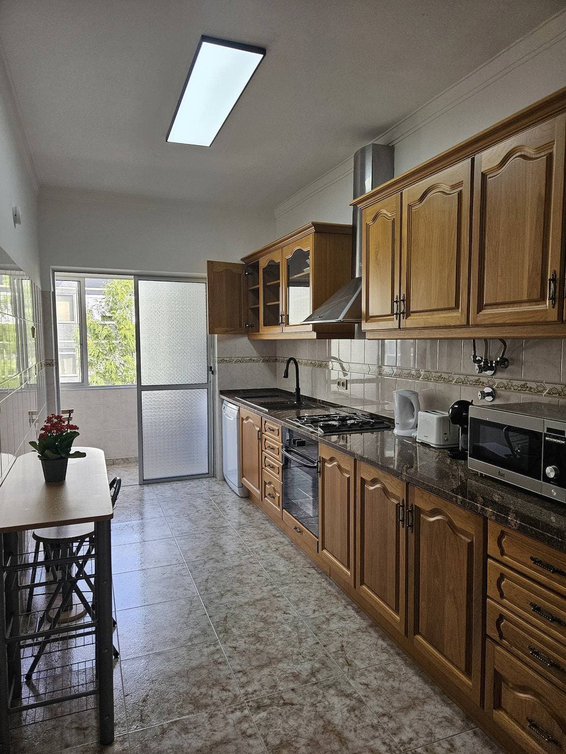 Light Spacious Almada Apartment 1