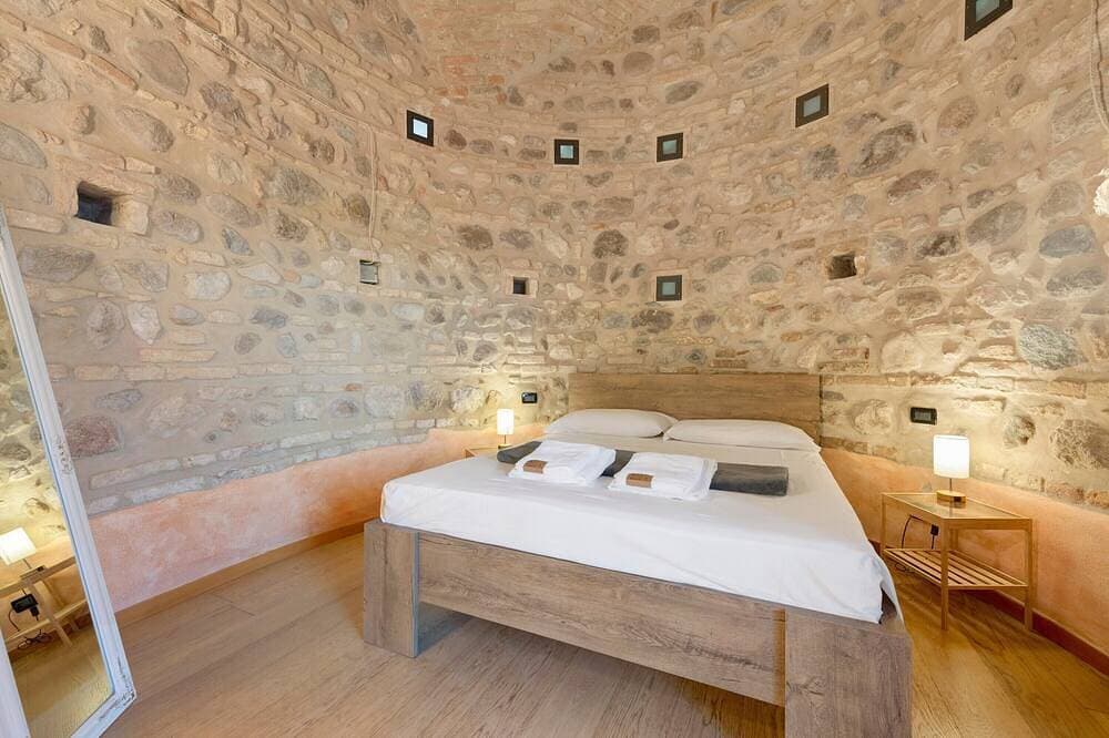 Foto 3 von 21: Ferienwohnung 'Casa Dolce Casa Al Castello' mit Seeblick, WLAN und Klimaanlage