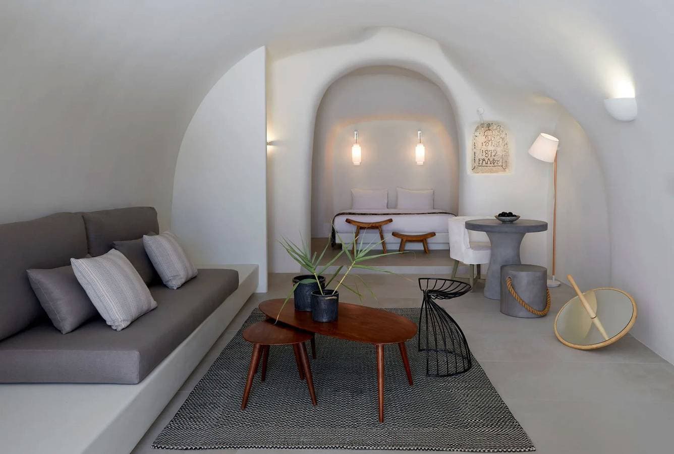 Foto 5 von 22: Luxury Santorini Villa | Villa Elysian Tria | Private Plunge Pool | Sea & Village View | 1 Bedroom | Oia