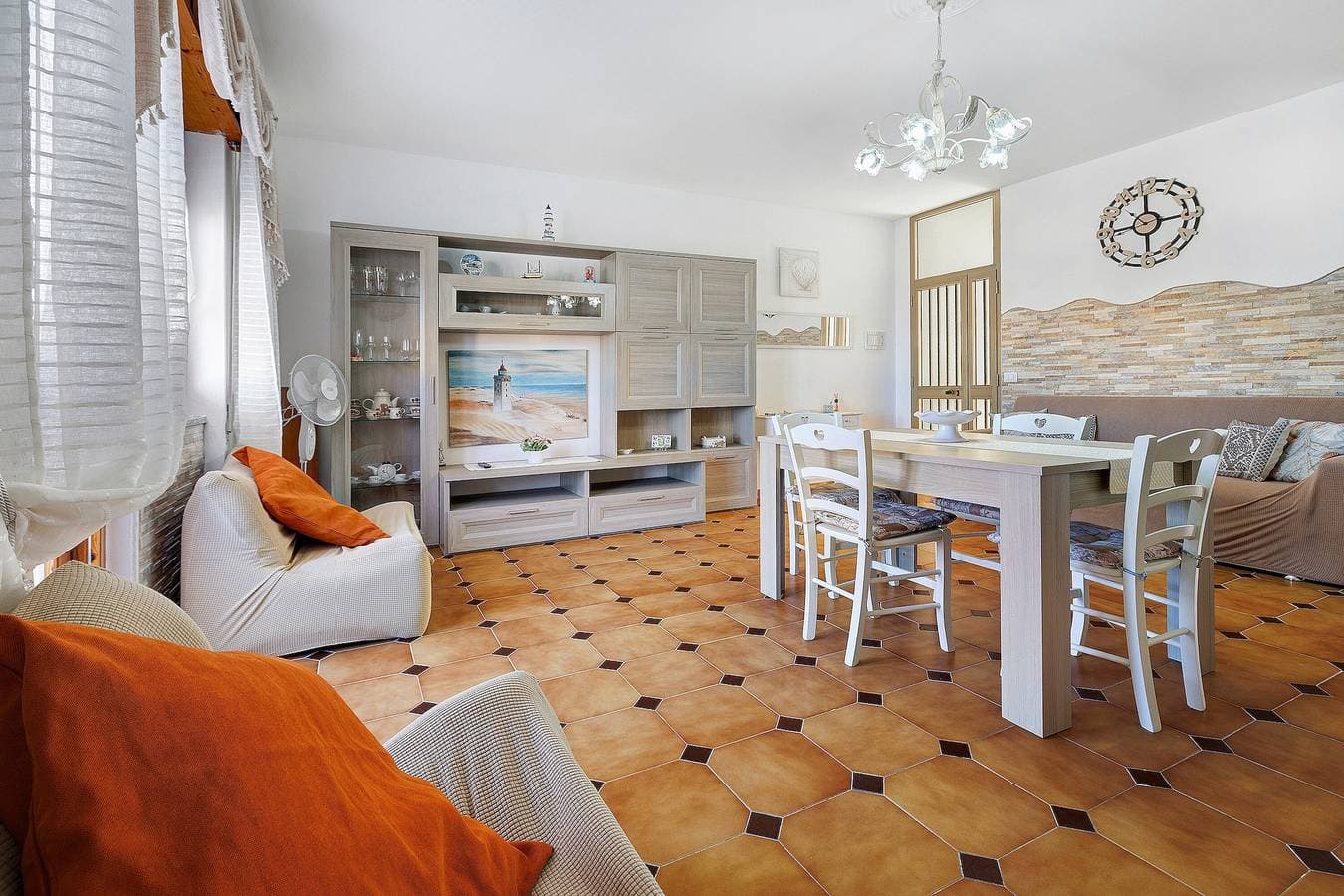 Foto 5 von 25: Ferienwohnung 'La Perla Bianca' mit Meerblick, Balkon und Klimaanlage
