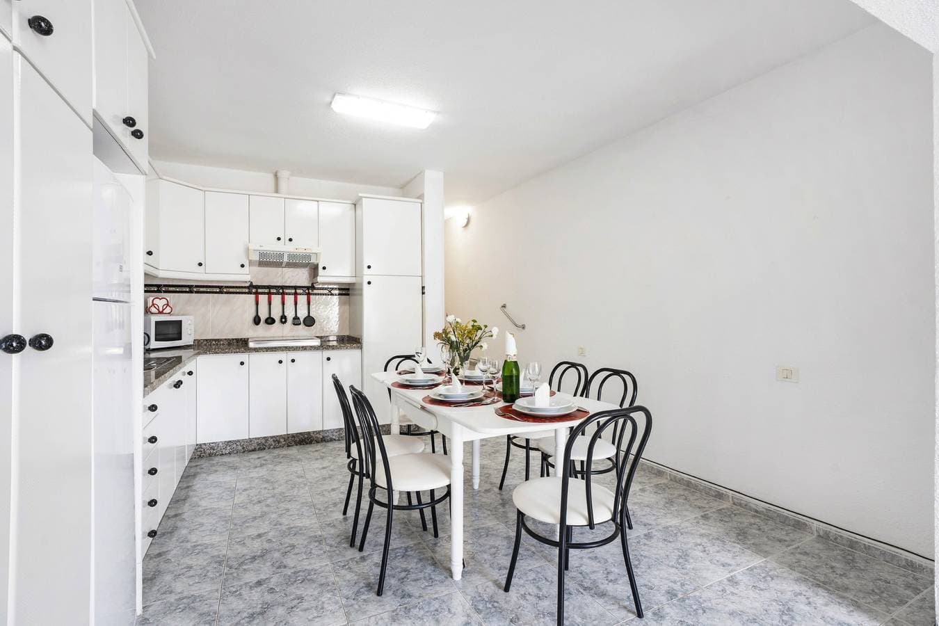 Foto 12 von 35: Ferienwohnung „Poris“ mit beheiztem Pool, privater Terrasse & WLAN