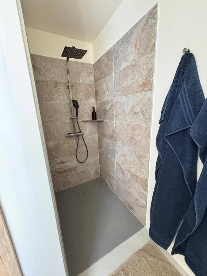 Foto 4 von 5: One-Bedroom House