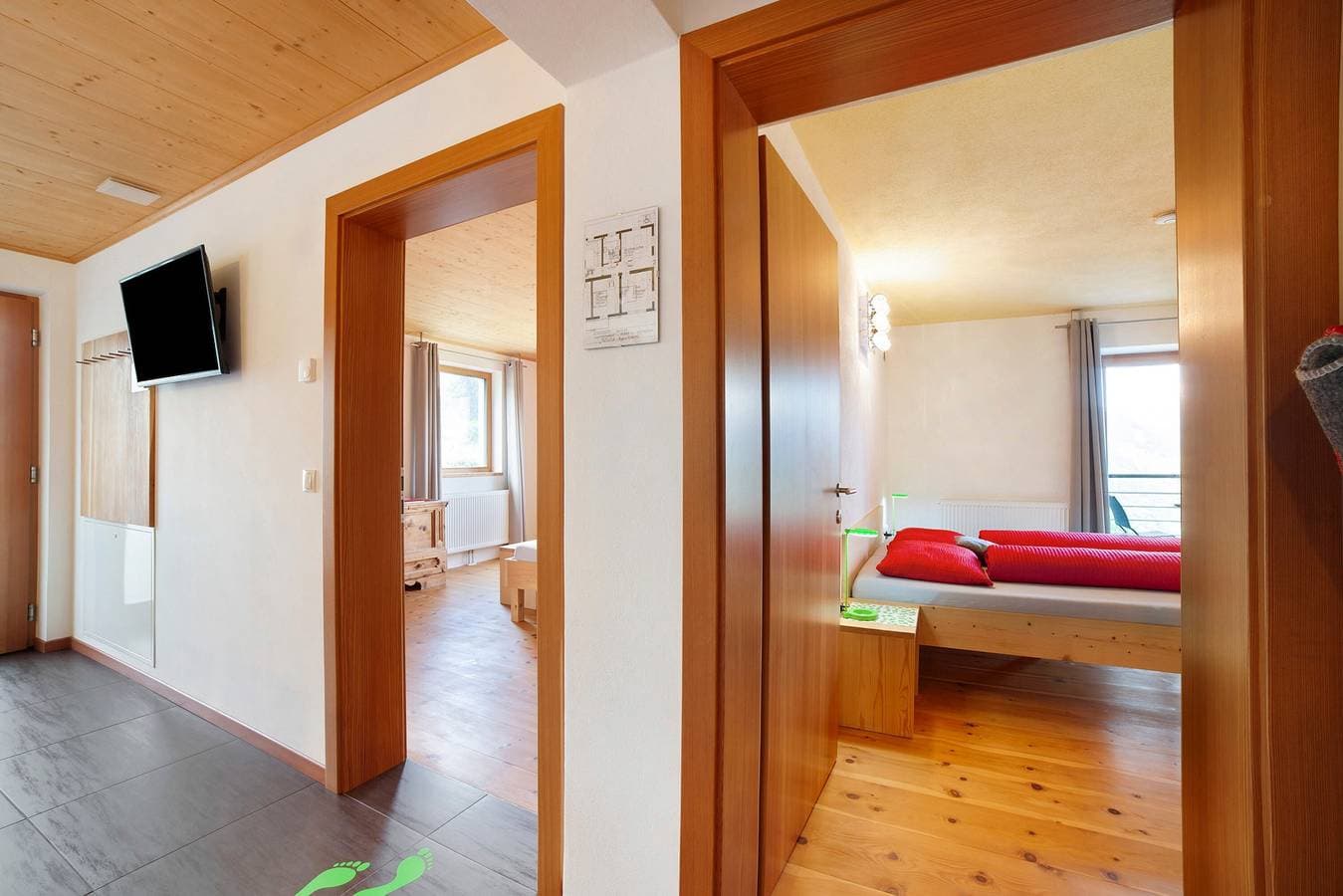 Foto 10 von 37: Ferienwohnung 'Joshof Talblick' mit Bergblick, privater Terrasse und WLAN