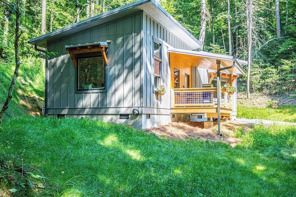 Foto 8 von 22: Modern Smoky Mtn Cabin w/ Hot Tub & Fire Pit | Near Bryson City