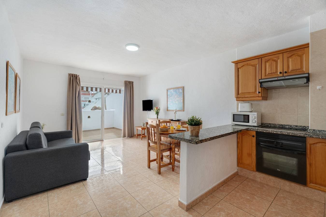 Foto 5 von 27: Sun And Calm Las Floritas mit Gemeinschaftspool, privater Terrasse und WLAN