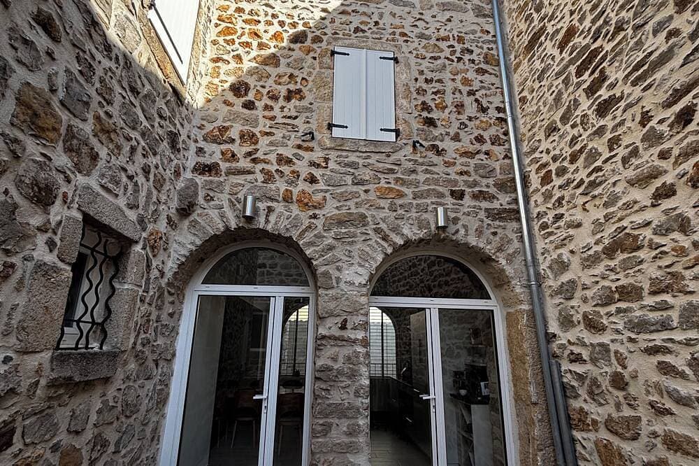 Foto 11 von 30: Charming, completely renovated family gîte in the heart of an Ardechois village.