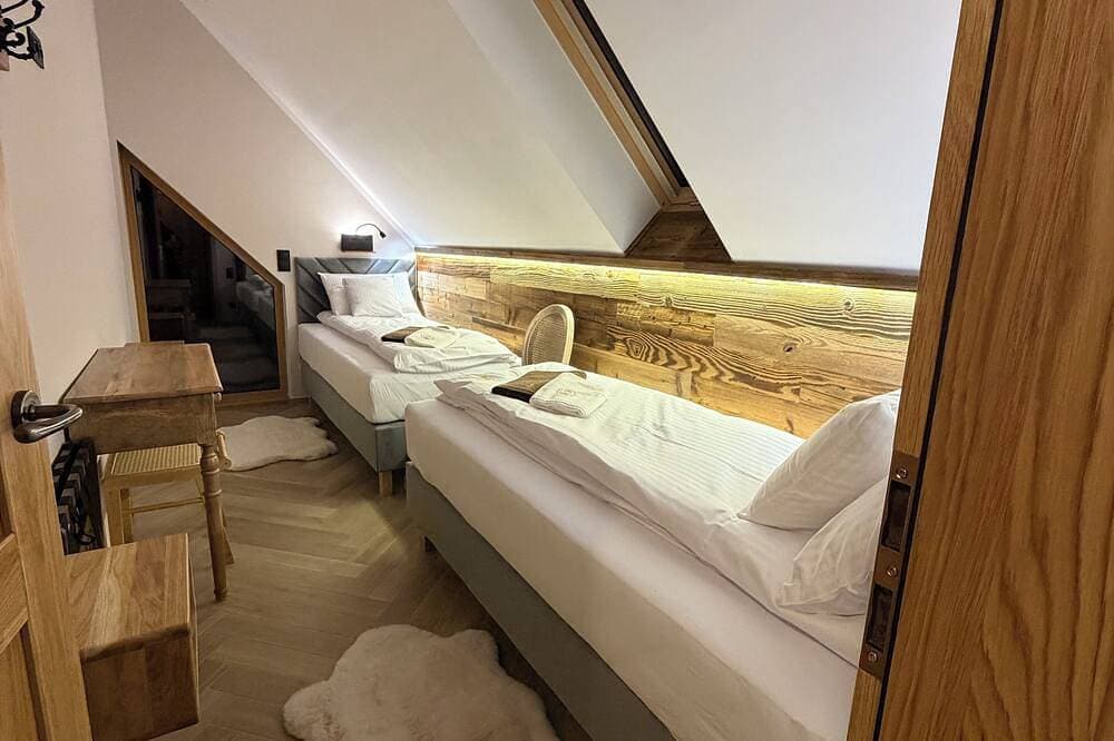 Foto 8 von 28: Izera Potok Teil eines Ensembles aus drei baugleichen Ferienhäusern Izera House