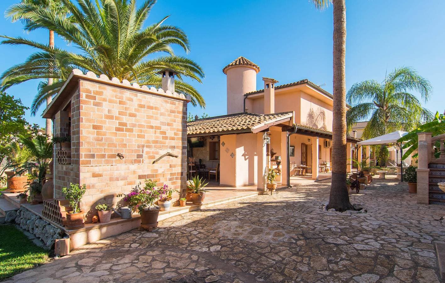 Sonnige Terrassenwohnung mit Pool 2,5 km vom Strand Cala Morlanda entfernt 1