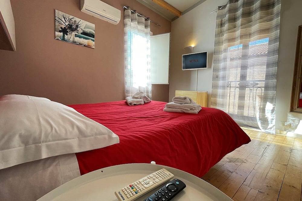 Foto 5 von 30: Akragas Home - In the center Via Atenea and city view