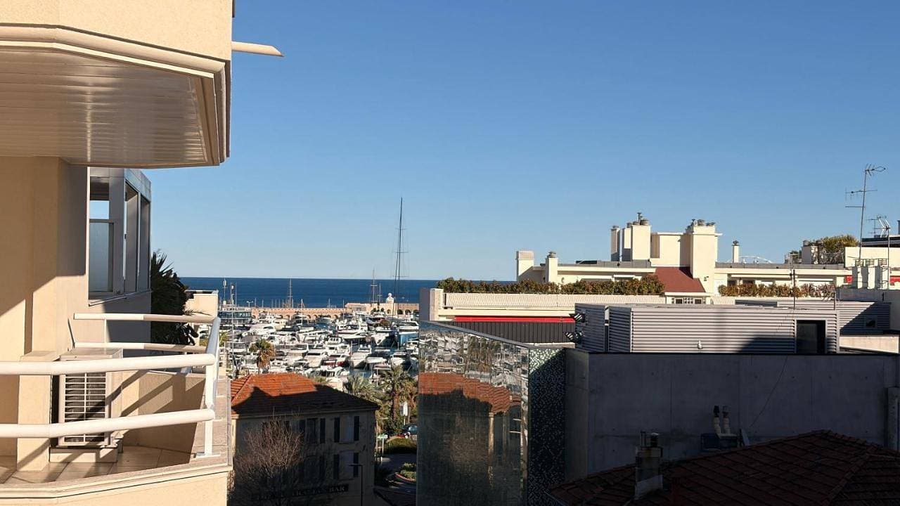 2 pièces gare Antibes proche port 1